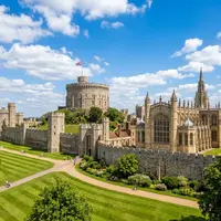 Buckingham Palace vs Windsor Castle &mdash; What's the Difference?