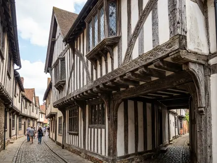 The Jetted Upper Chamber